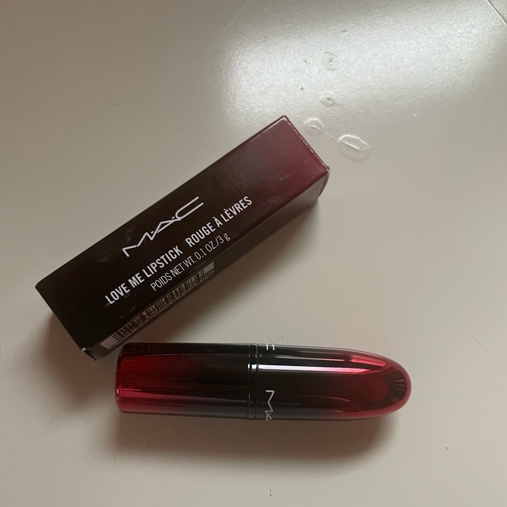 MAC Cosmetics Love Me Lipstick Give me Fever